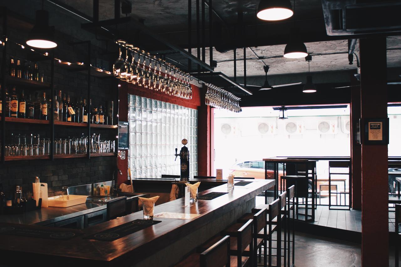 Henry's Hotel & Gastropub Bangkok Buitenkant foto